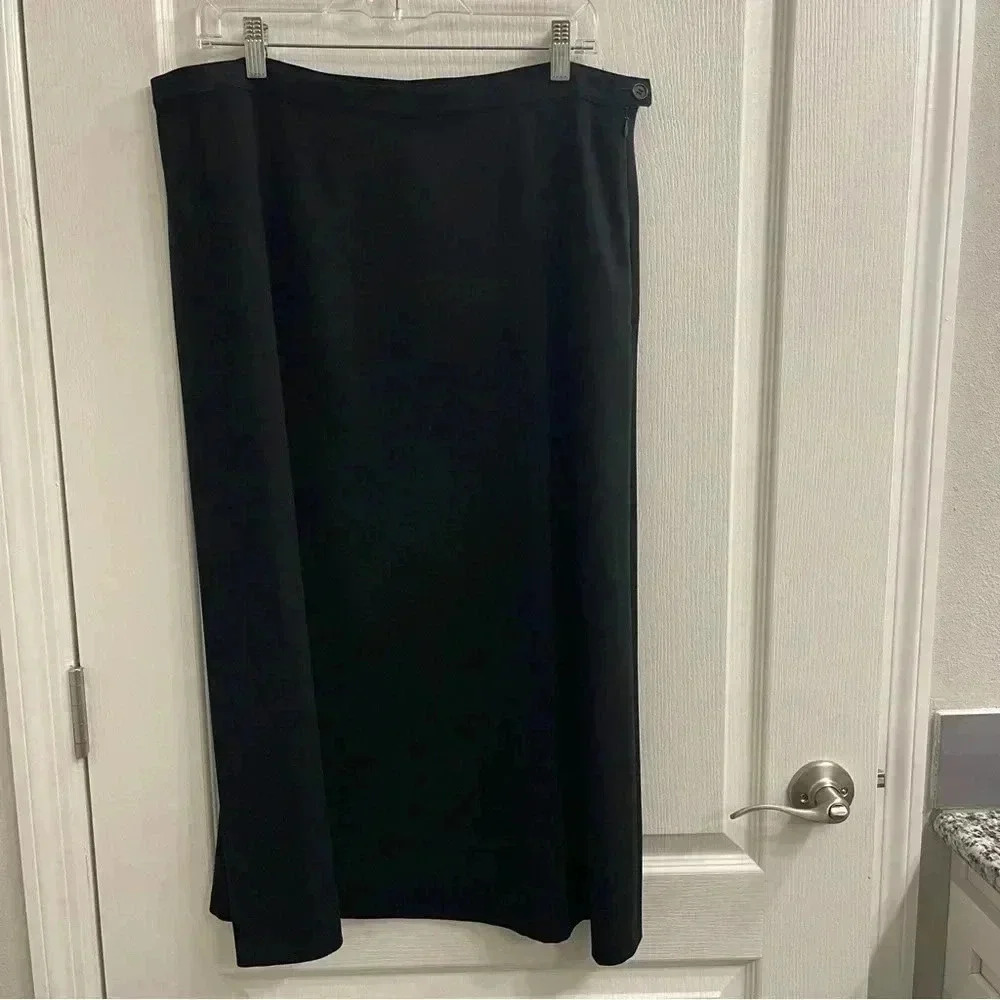 Black Lined Skirt by Peter Nygard